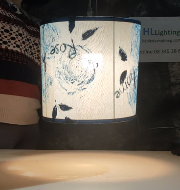 den-tha-tran-hoa-hong-xanh-ve-tay-vietmake-bg004xcd-den-ban-an-dep-1