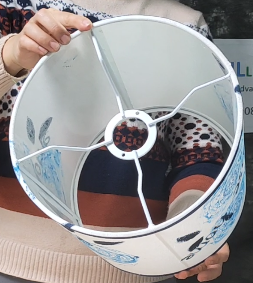 den-tha-tran-hoa-hong-xanh-ve-tay-vietmake-bg004xcd-den-ban-an-dep-3