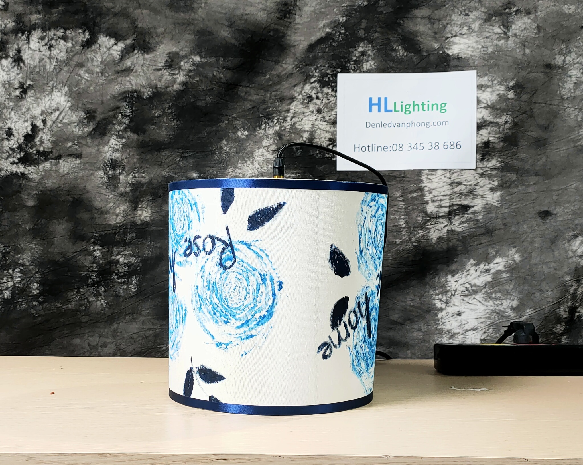 den-tha-tran-hoa-hong-xanh-ve-tay-vietmake-bg004xcd-den-ban-an-dep-6