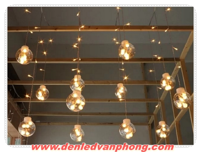 Đèn rèm led trang trí giúp bữa tiệc của bạn thêm lung linh