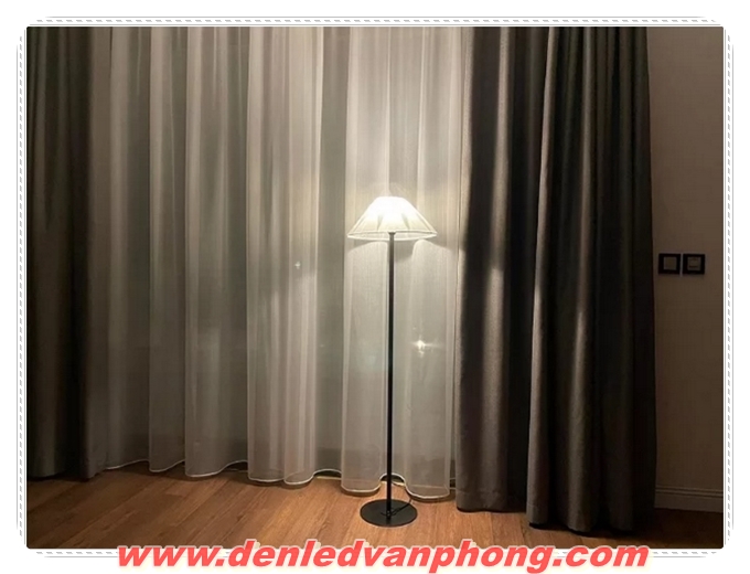 Đèn cây đứng với công dụng chiếu sáng tuyệt vời